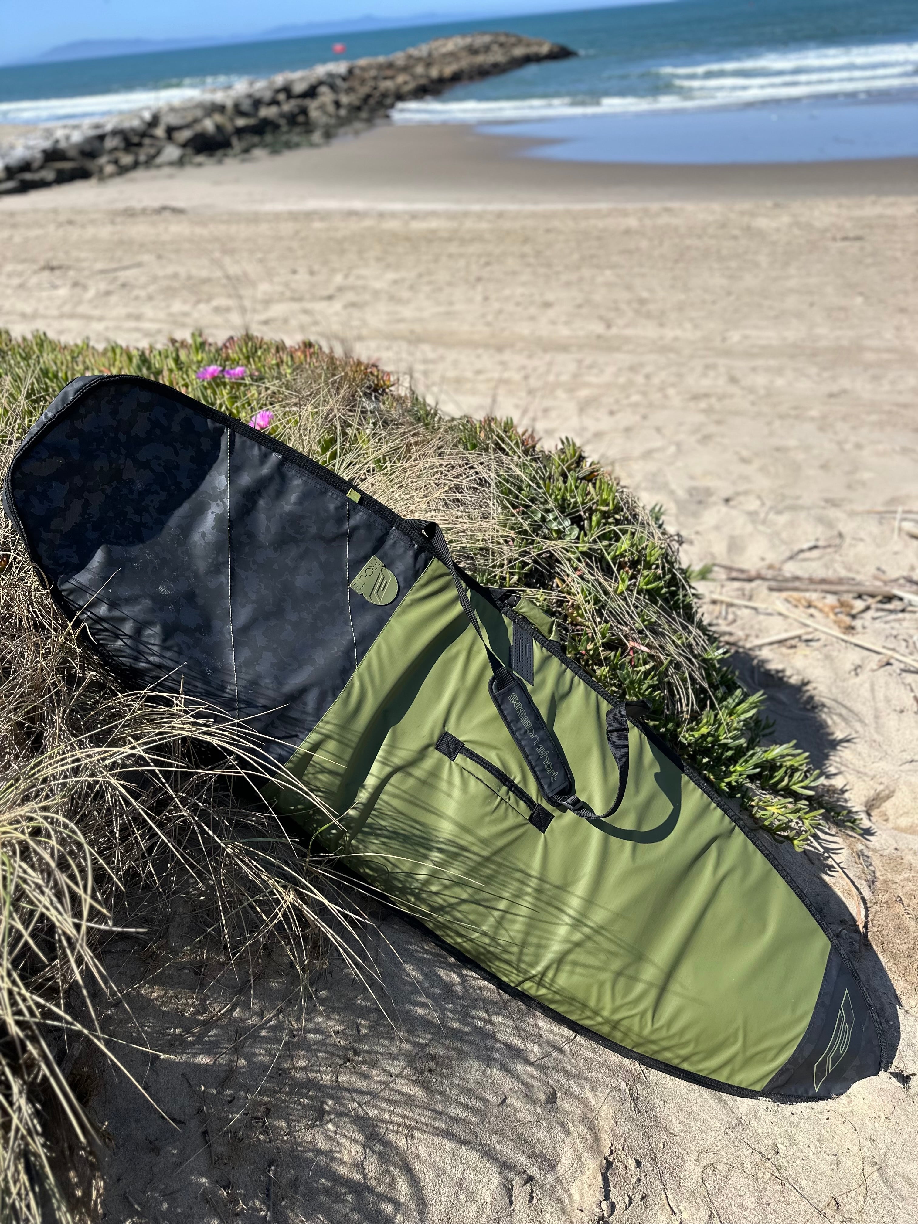 pro-lite session shortboard surf day bag at beach