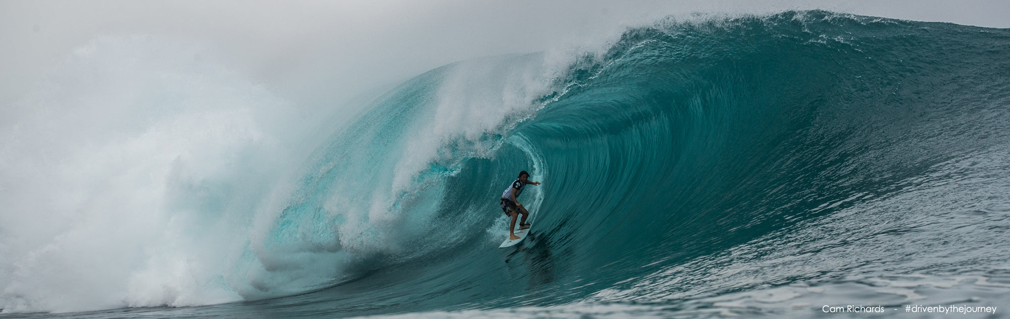 Cam Richards surfing pipeline.